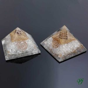 Pirámide orgonite 9X9cm cuarzo blanco - Promineral