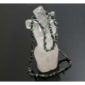 Collar chip rubi con zoisita