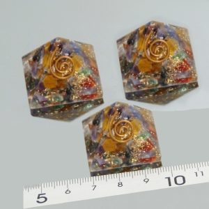 Piramide Orgonita Multicolor 2,5 X 2,5 Cm - Promineral