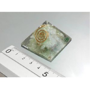 Piramide Orgonite Pequeño 4X4Cm Cuarzo Verde - Promineral